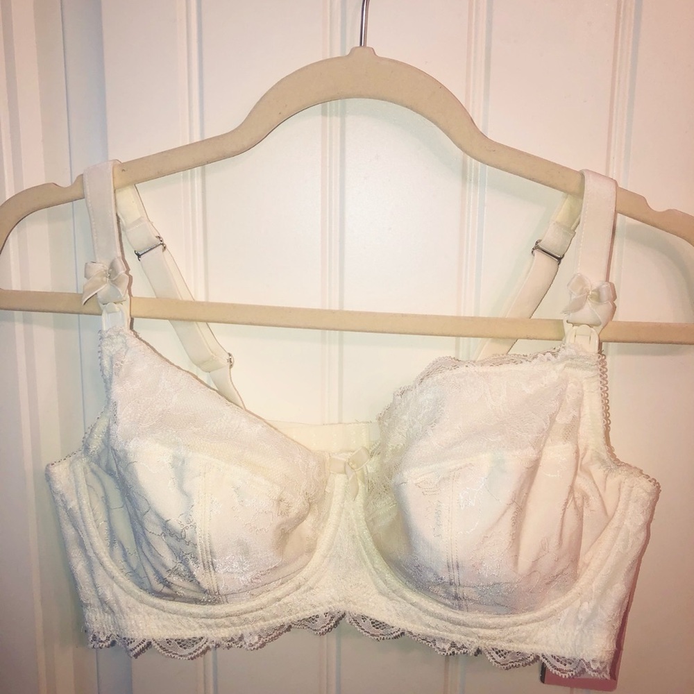 Lace Underwire Bra with Bow Accent in White (maternity)